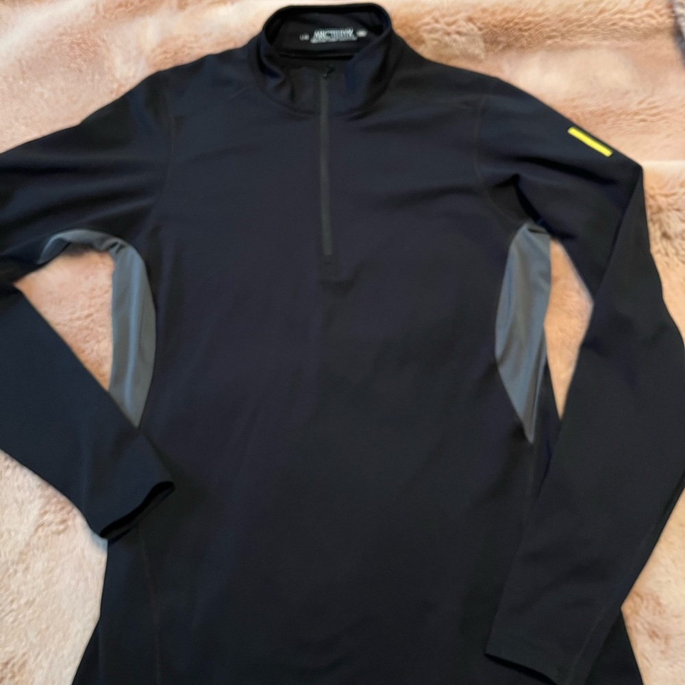 Arc'teryx Black and Gray Women's Lightweight Half-Zip Pullover